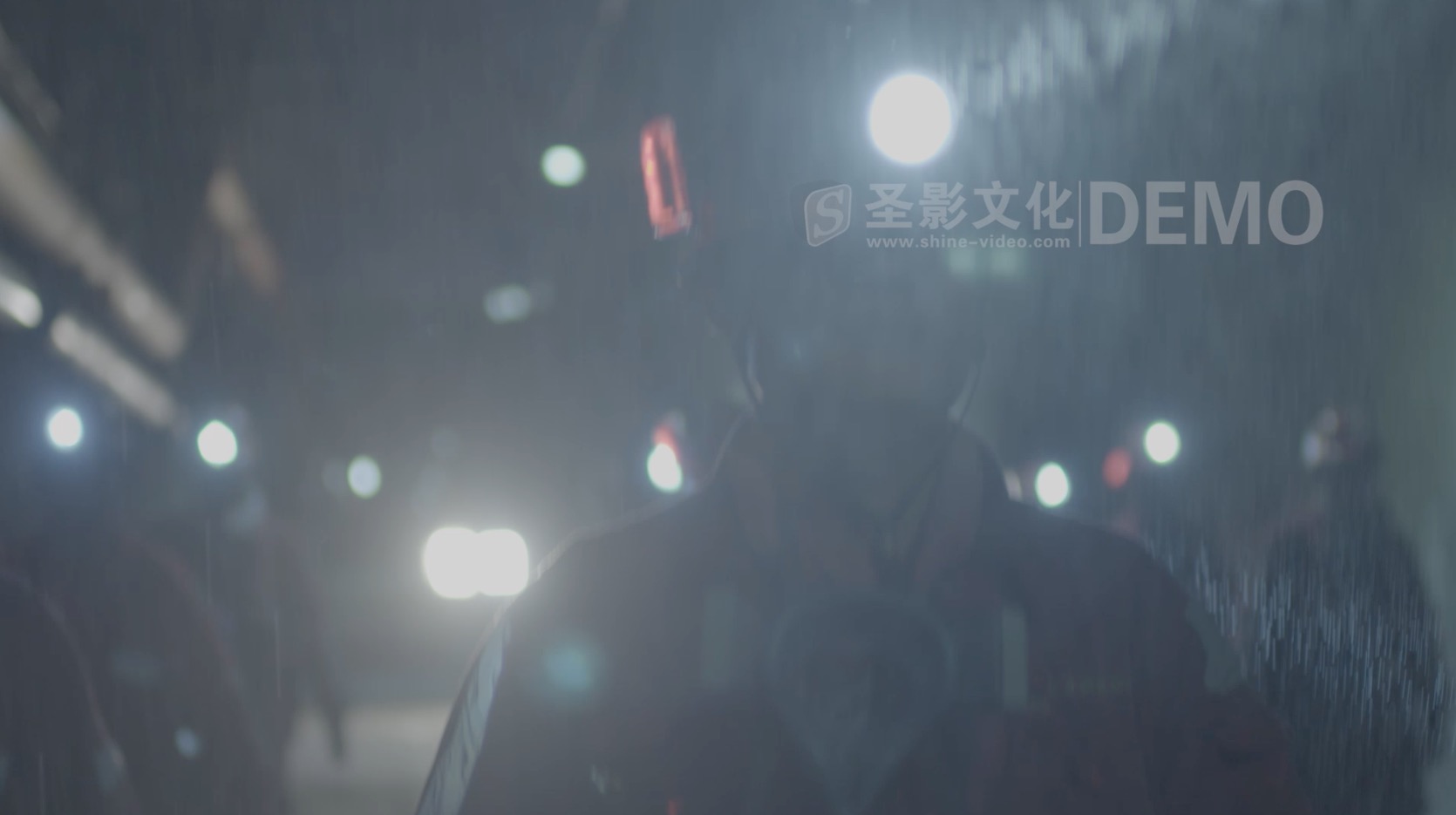 快看！在大雨的井下 矿工唱起了《团结就是力量》(图1)